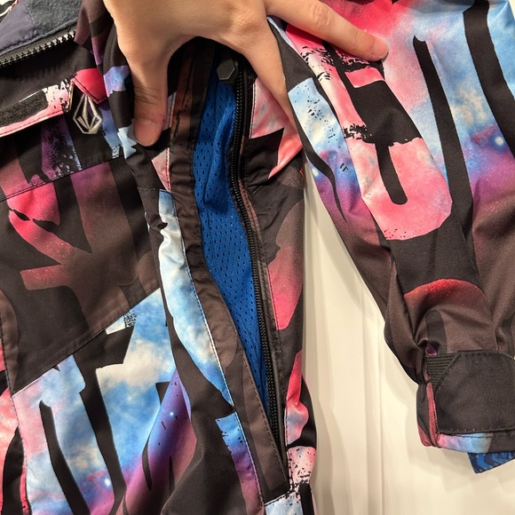 Volcom Snow Boarding Jacket - Picture 9 of 9